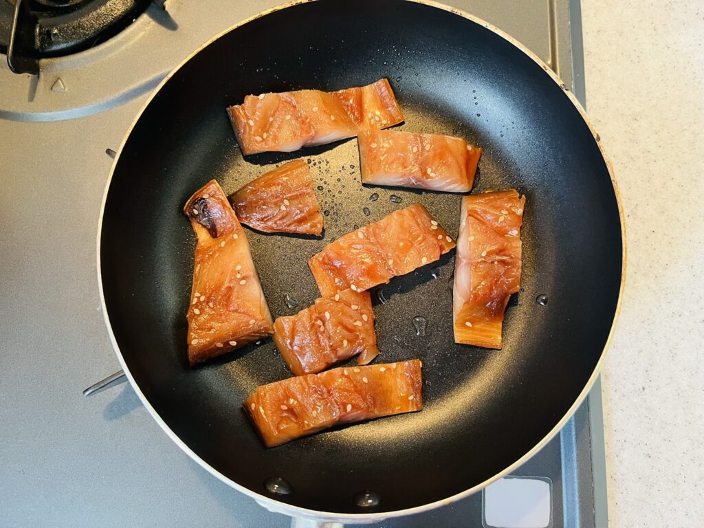 コストコサバみりん干しをカットして焼く