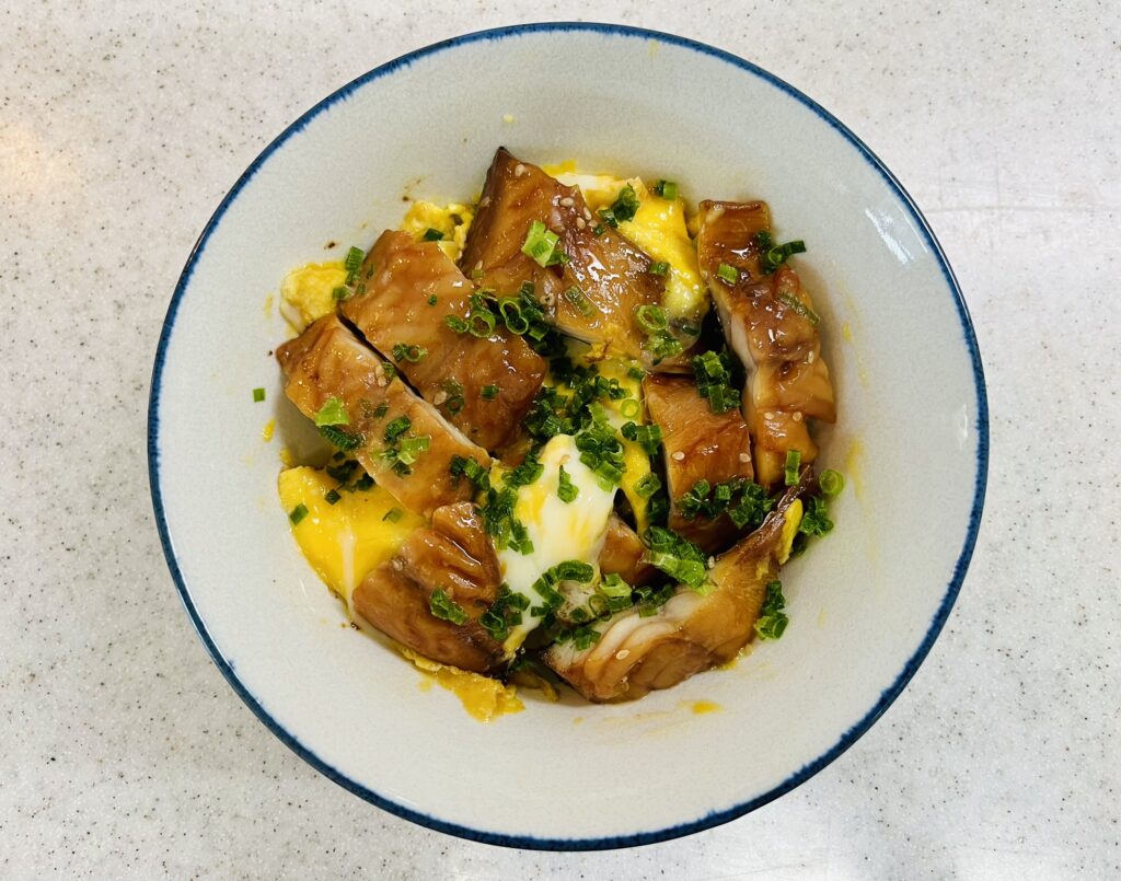 コストコサバみりん干しの卵とじ丼