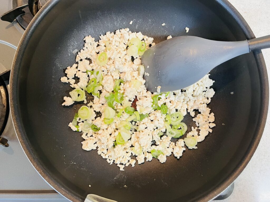 さくらどり挽肉を使って麻婆豆腐を作る