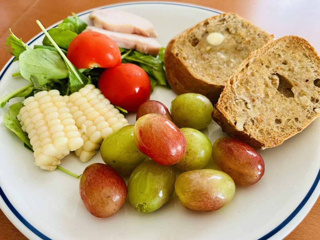 みずほの村市場のぶどう、ホワイトコーンで美味しい朝ごはんを作った