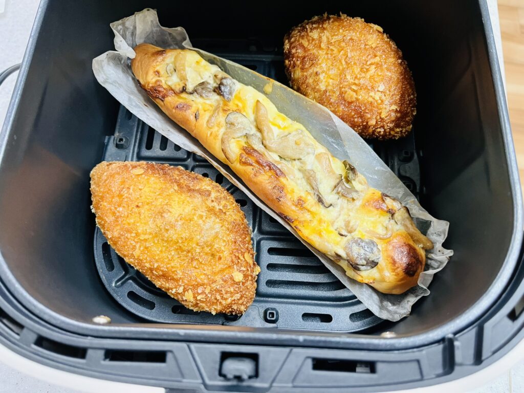ノンフライヤーCOSORIで惣菜パンを温めた後