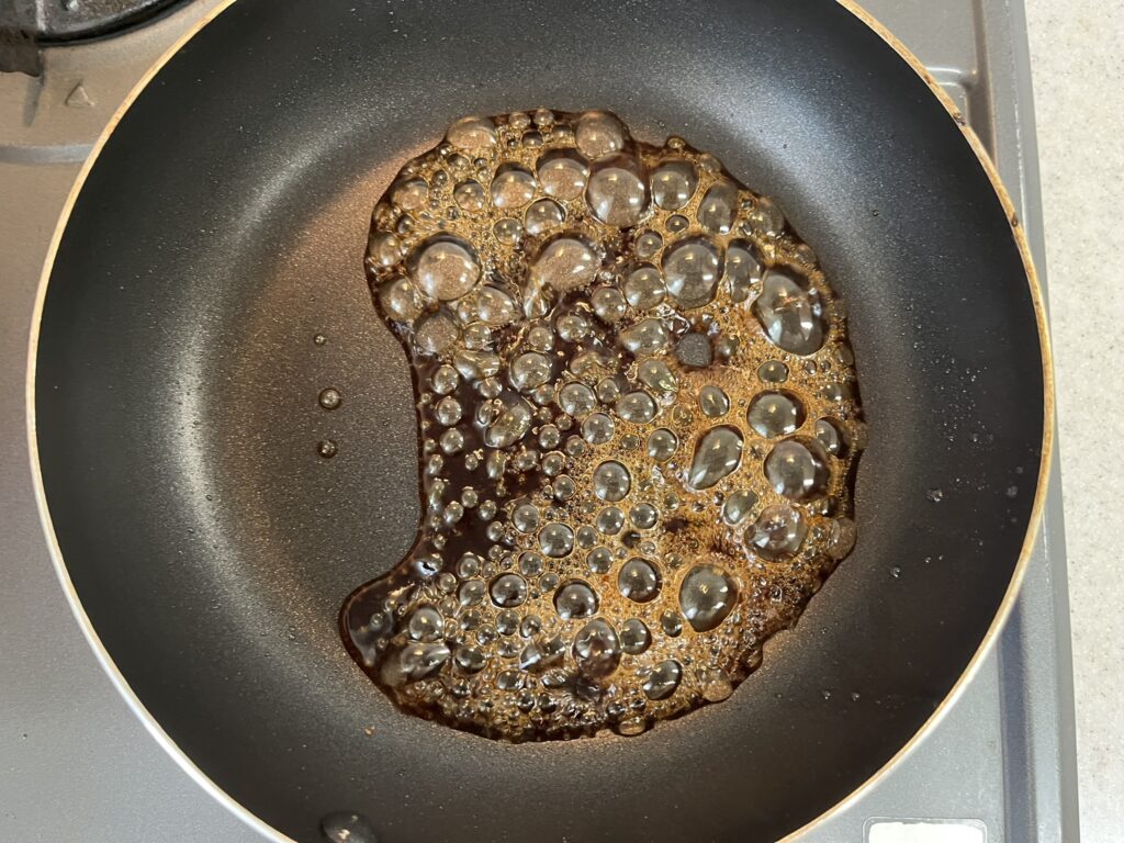 すき焼きのタレを煮詰める