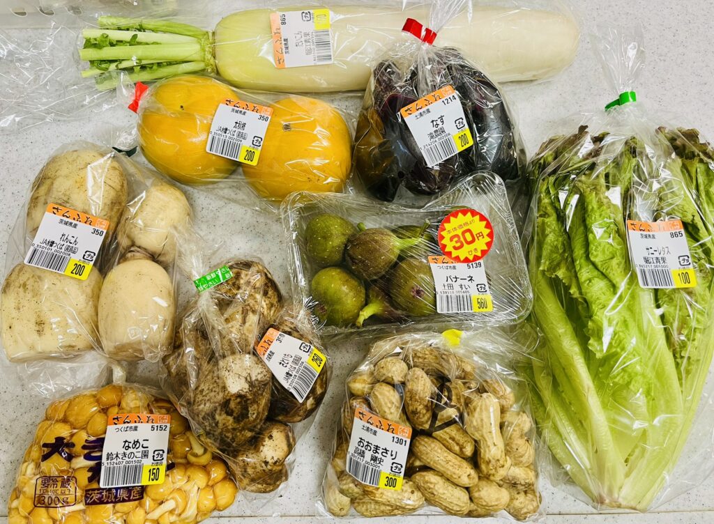 イーアスつくば　さんふれ　野菜と果物　新鮮で長持ちする野菜と果物が買えた。安かった。