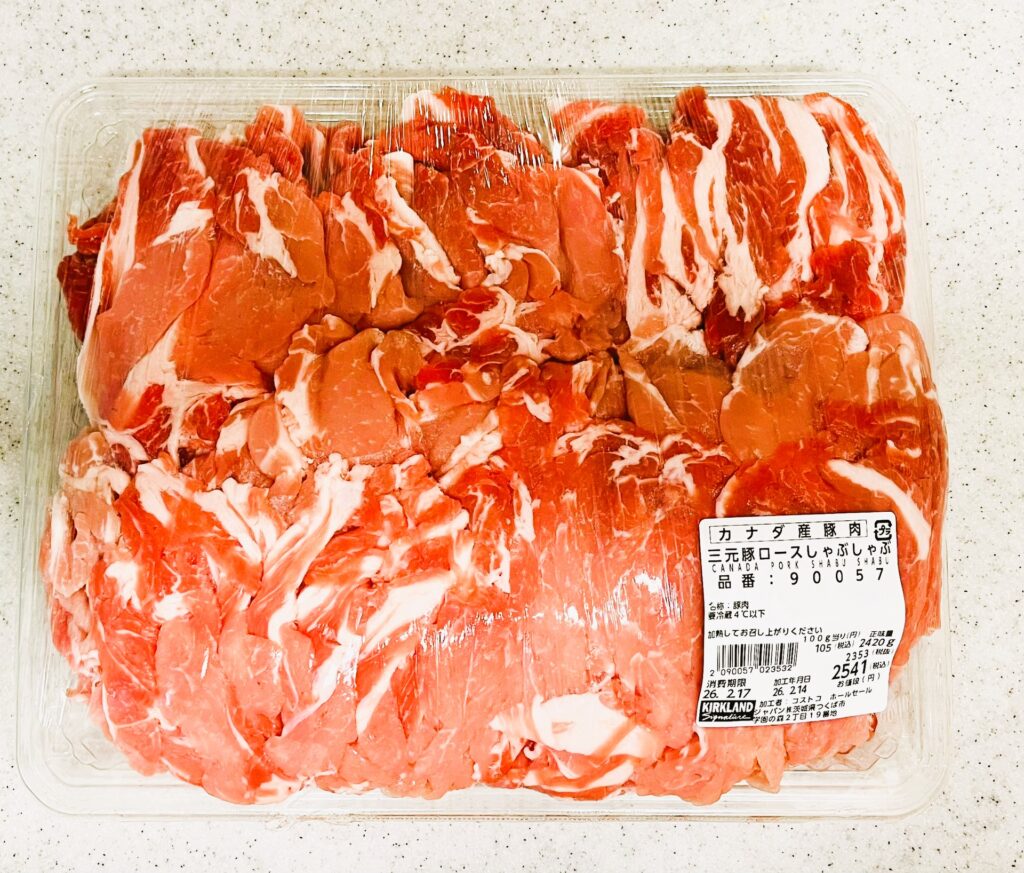 カナダ産三元豚豚ロース薄切りしゃぶしゃぶ用の外観。大容量で安いので節約になる。