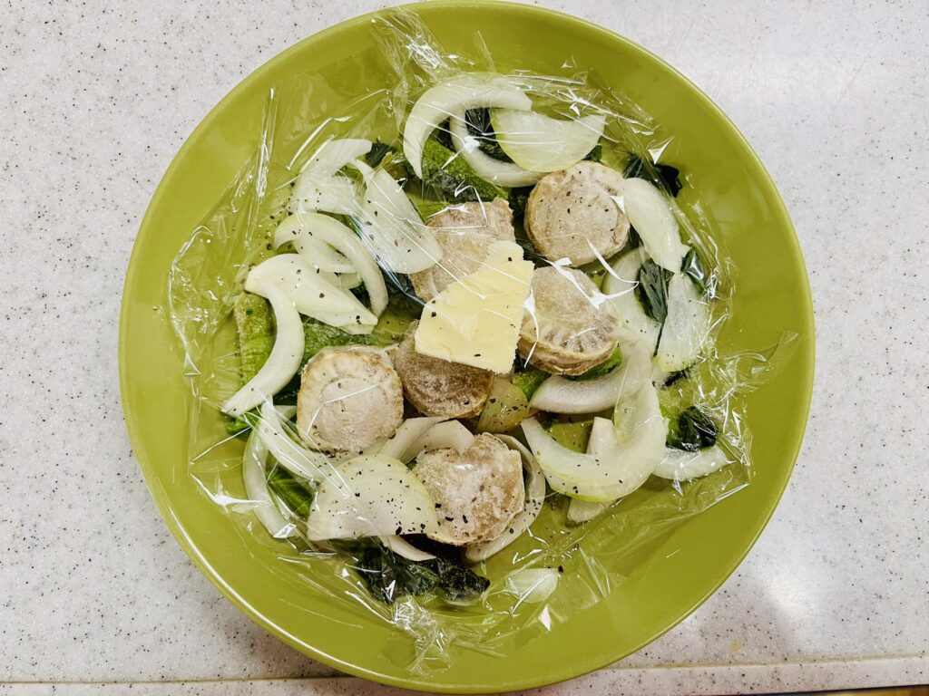 冷凍ベビーホタテと野菜をレンジで温めた。