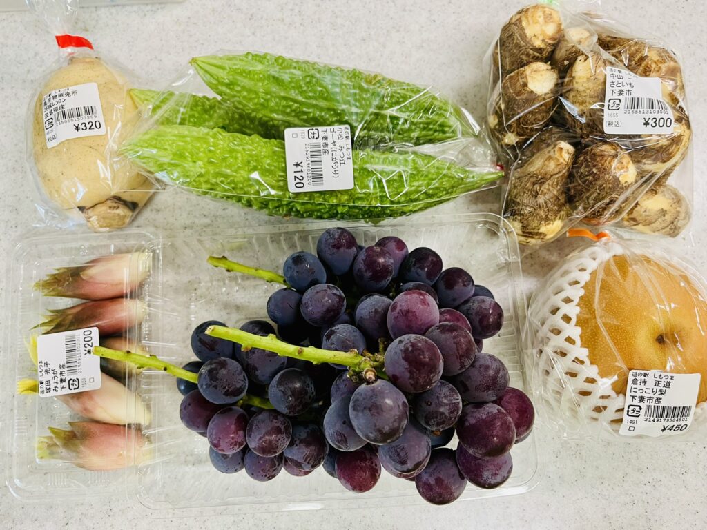 道の駅しもつま、農産物直売所で購入した果物と野菜