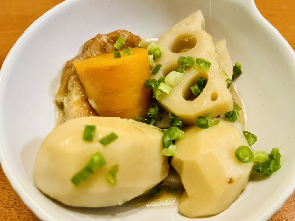 道の駅しもつまで購入した里芋、レンコンをさつま揚げと一緒に煮物を作った