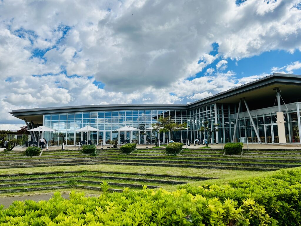 道の駅しょうなんのフードコートとパン屋が軒を連ねるつばさ　リニューアルしておしゃれ　人気　休日は混雑