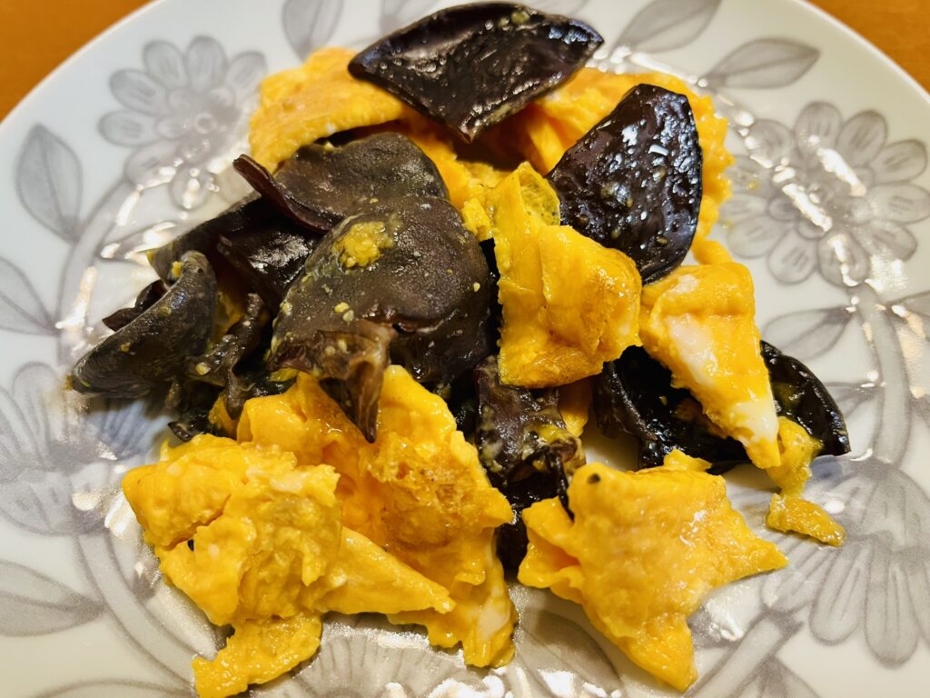 道の駅しょうなんの生きくらげと卵の炒め　新鮮で美味しい