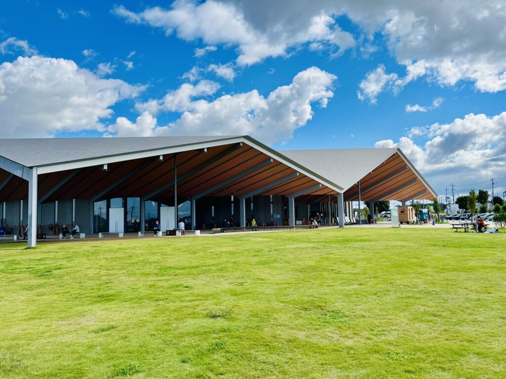 道の駅しょうなんの芝生エリアと直売所てんと 人気　休日は混雑　おしゃれ　癒し