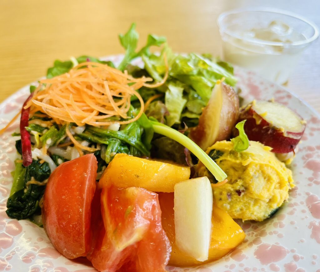 道の駅しょうなん野菜レストランSHONANのサラダバイキング　オシャレで美味しい　人気あり