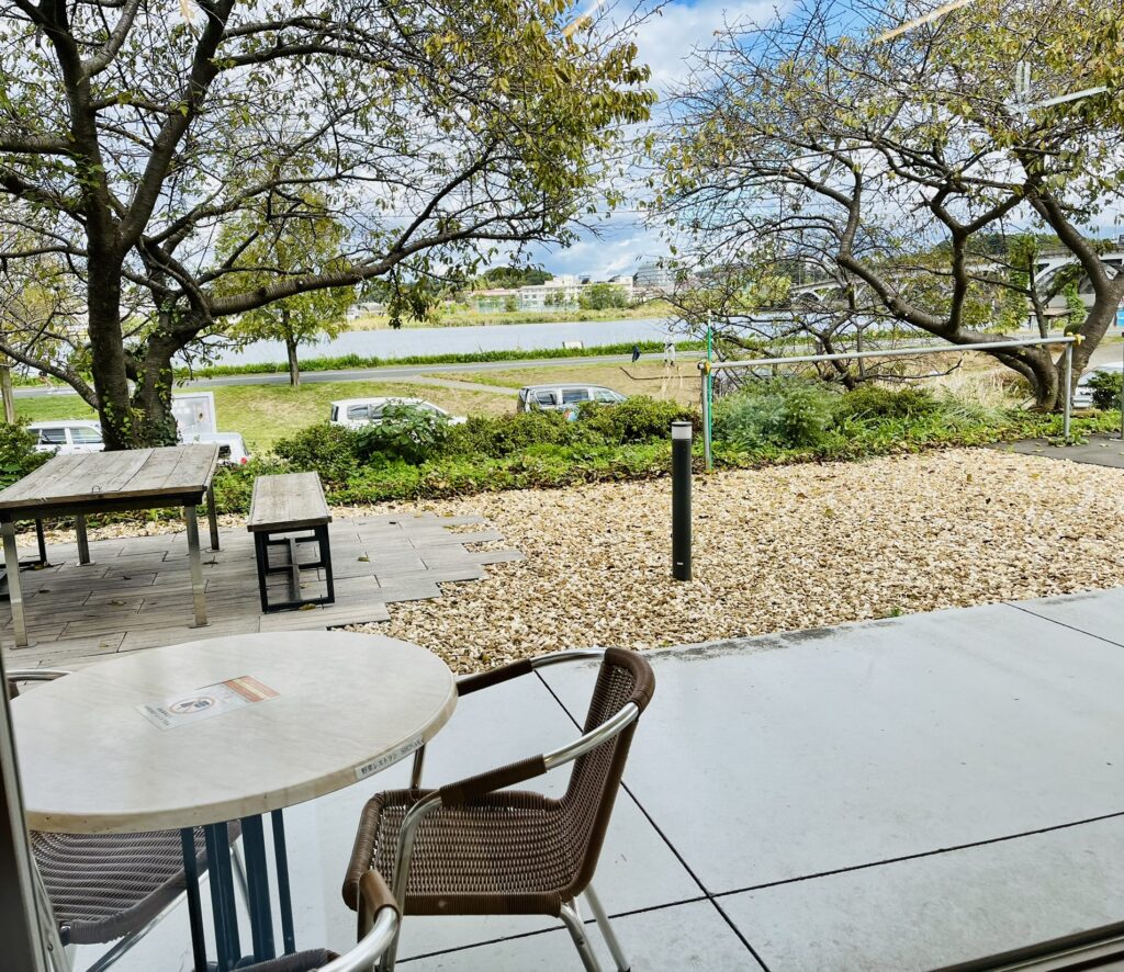 道の駅しょうなん野菜レストランSHONANのテラス席　オシャレで人気　癒される