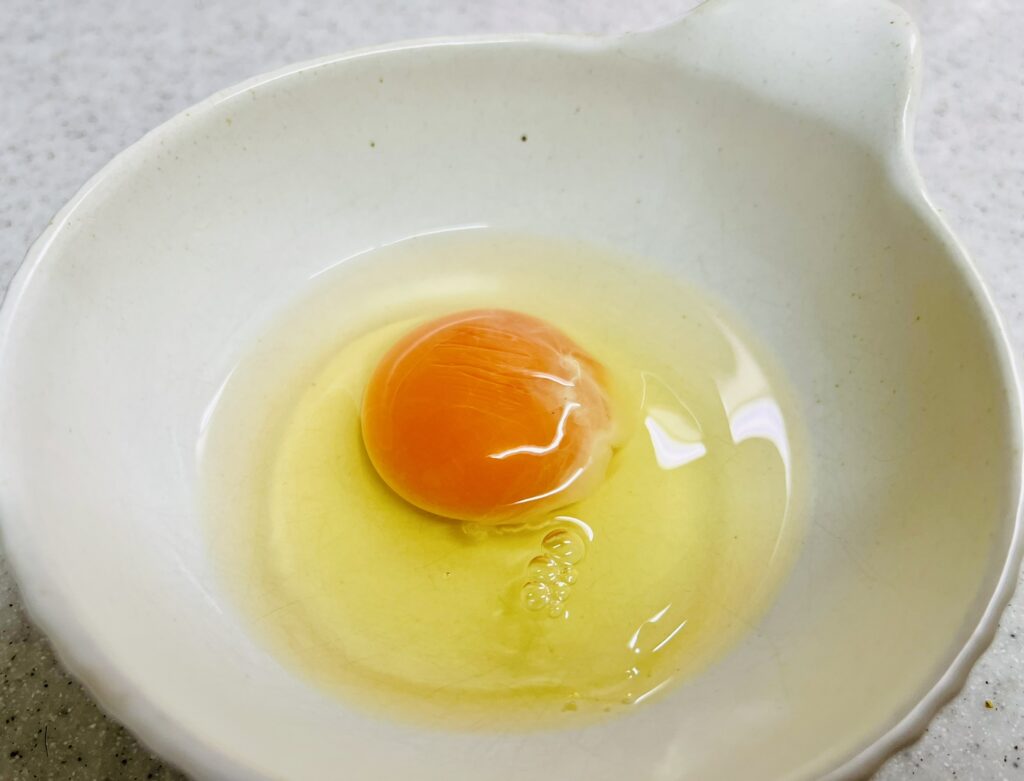 おれんじ玉子は色が濃くて美味しい卵かけご飯が最高