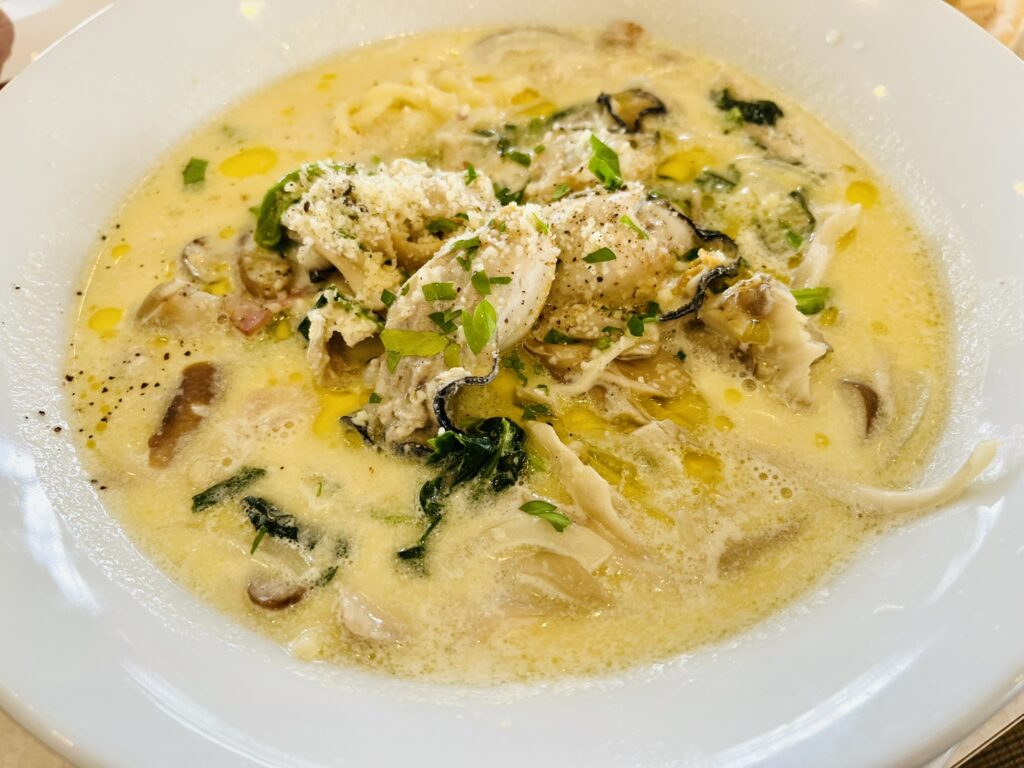 トラットリアJマリーナの牡蠣のクリームスープパスタは冬季一番人気