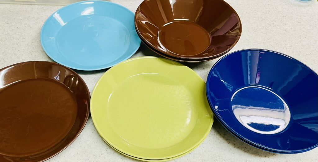 イッタラティーマ21cmプレートとボウルはカラーが豊富。北欧風でおしゃれでかわいい。
