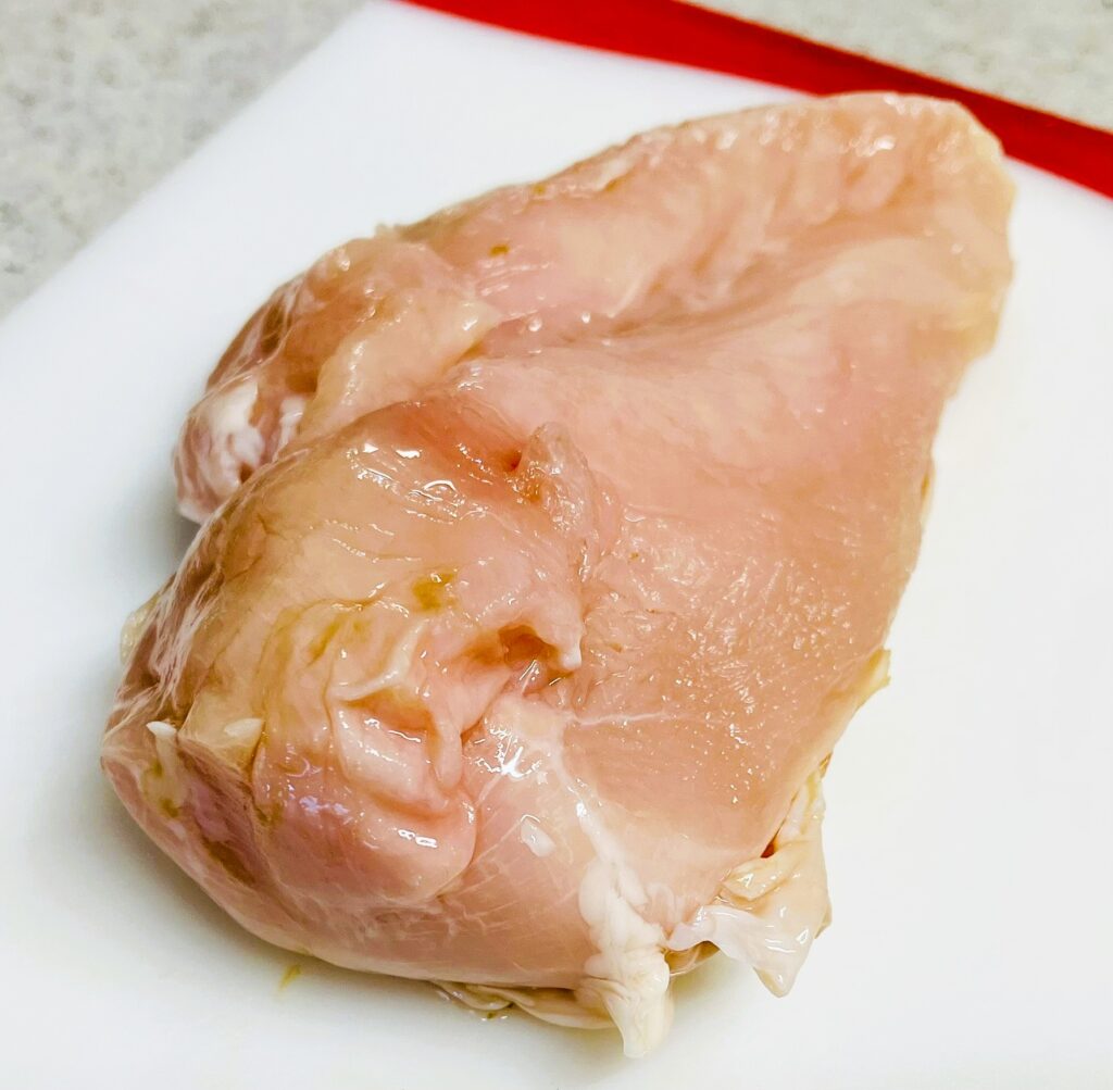 コストコ人気のさくらどりむね肉_1つ分の外観。大きい。