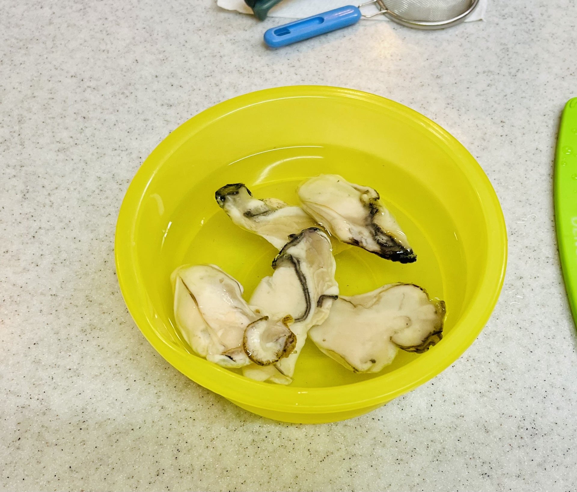 コストコ冷凍牡蠣の見た目。大きいし臭いにおいはない。