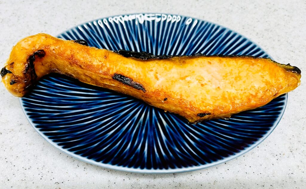 コストコ定塩銀鮭を焼いた_大きな切り身で脂のりがいい