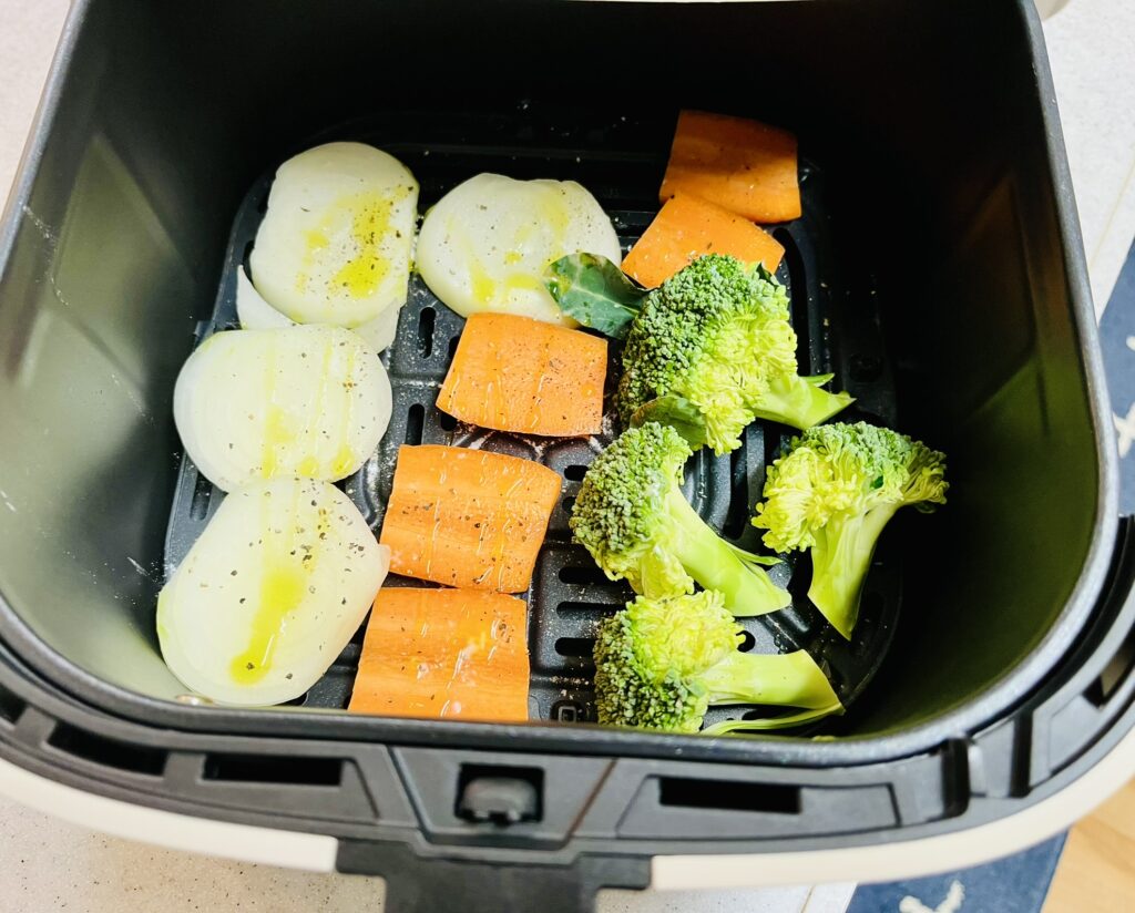 ノンフライヤーで焼き野菜_下ごしらえをしてバスケットへ