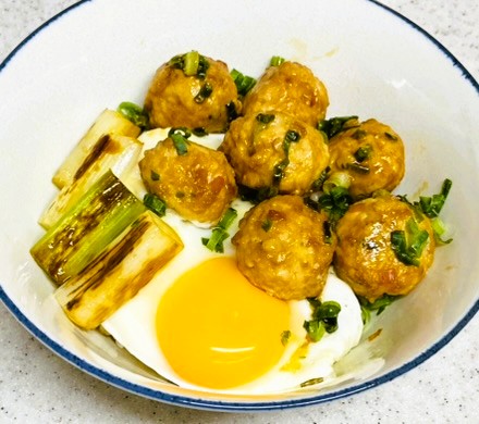 コストコのスターゼン冷凍鶏生だんごのアレンジレシピ。つくね丼。時短＆節約料理で美味しい。