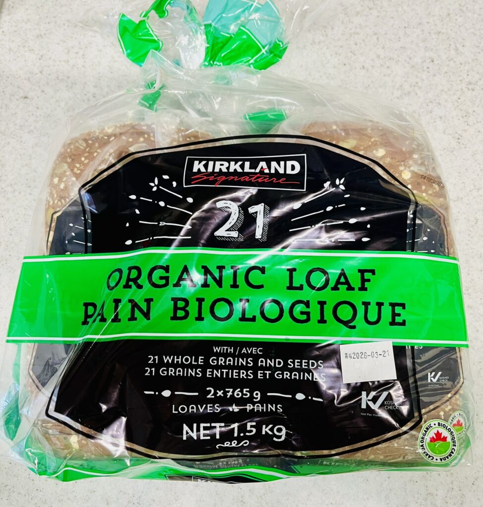 コストコの21穀オーガニックパンの外観。黒と緑色のパッケージが目印。
