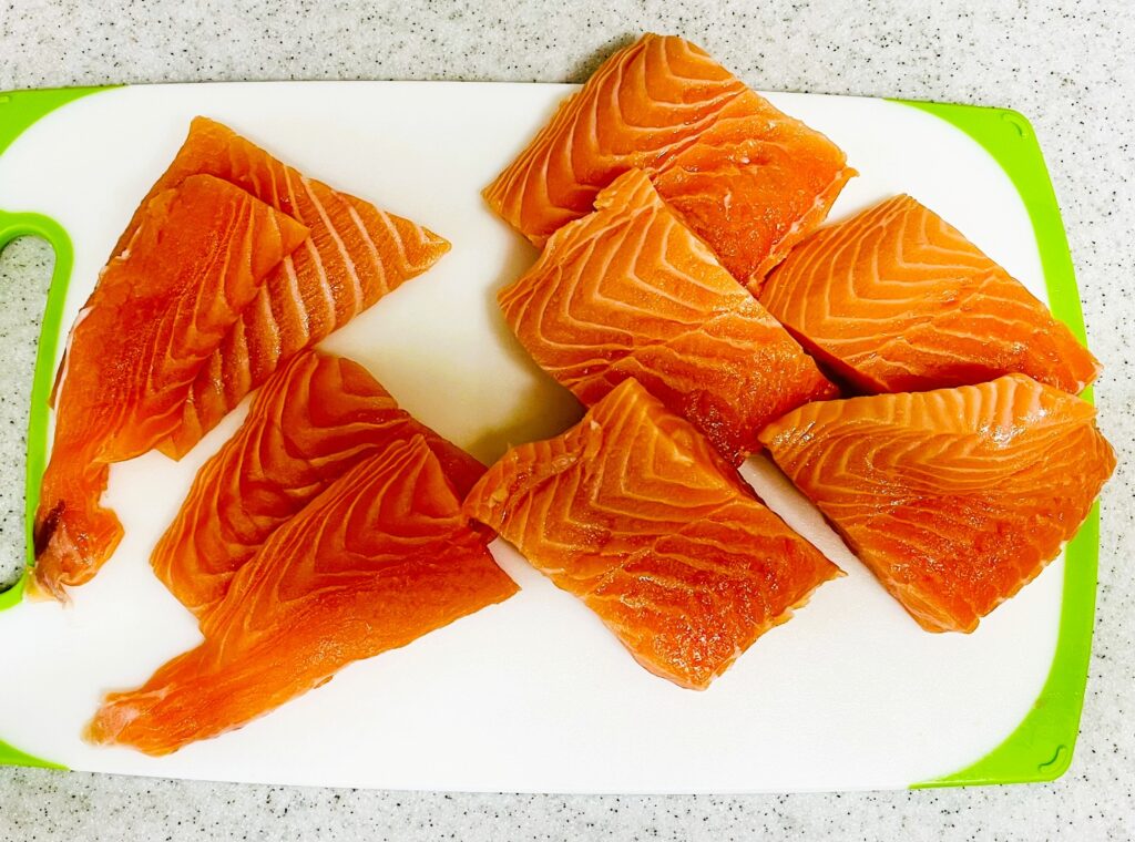 コストコのサーモンのおすすめの切り方。部位ごとに切り分ける