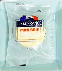 コストコのミニブリーチーズは個包装で便利。