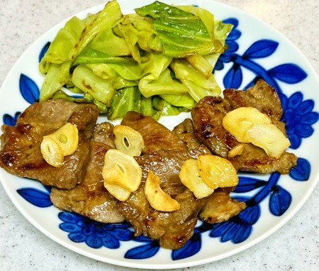 コストコのラム肩ロース焼肉用で作ったジンギスカン。ニンニクを使うと臭いがきにならない