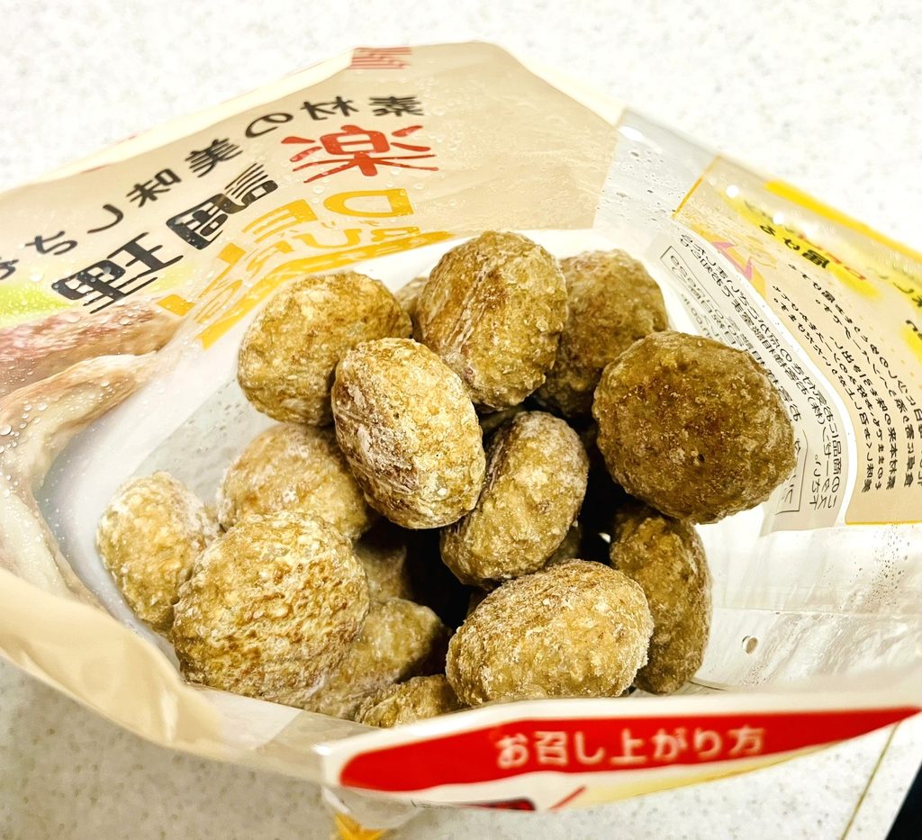 スターゼンミニチーズインハンバーグの中身。一口サイズのハンバーグが39個入っている