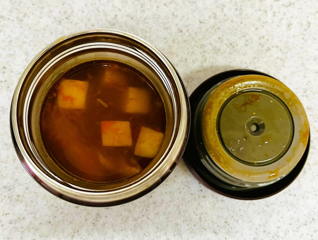 スープジャーでトッポギ弁当の出来上がり状態。400mlジャーがちょうどいい大きさ