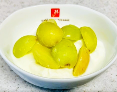 コストコのコットンキャンディーグレープの冷凍アレンジレシピ。ヨーグルト和え