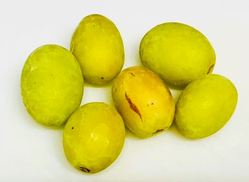 コストコのコットンキャンディーグレープを凍らせた。糖度が高いのでガチガチには凍らない。