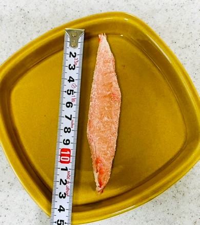 コストコのスケソウダラすり身スティック。カニカマ1本の様子