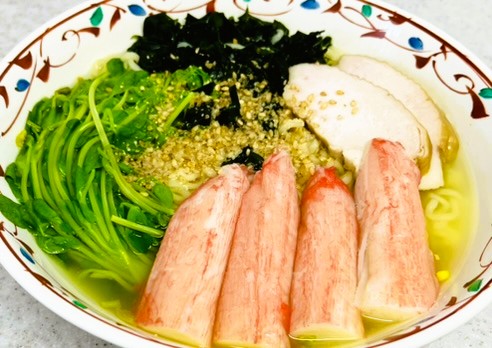 コストコのスケソウダラすり身スティック_カニカマのアレンジレシピ_塩ラーメンにトッピング