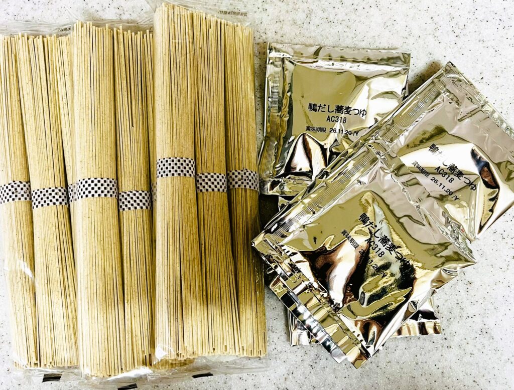 コストコ鴨だしせいろ蕎麦の中身は乾麺と濃縮蕎麦つゆだけ