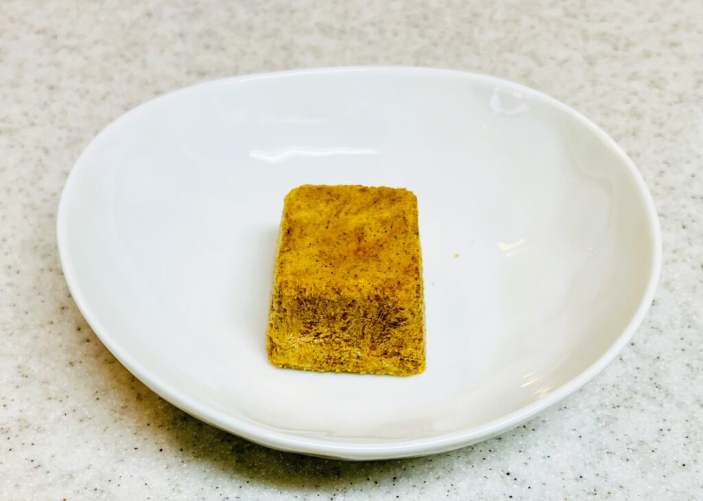 コストコあわたまオニオンスープの中身。フリーズドライされた固形スープ