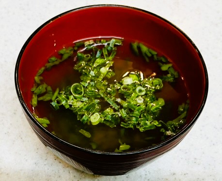 コストコめかぶのアレンジレシピ。麺つゆスープにめかぶをいれた和風スープ