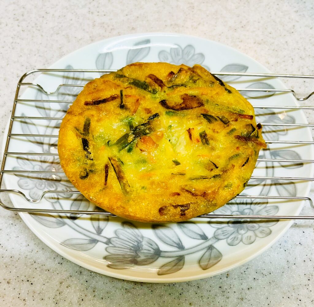コストコ冷凍チヂミの美味しい食べ方。焼いて油を切る。