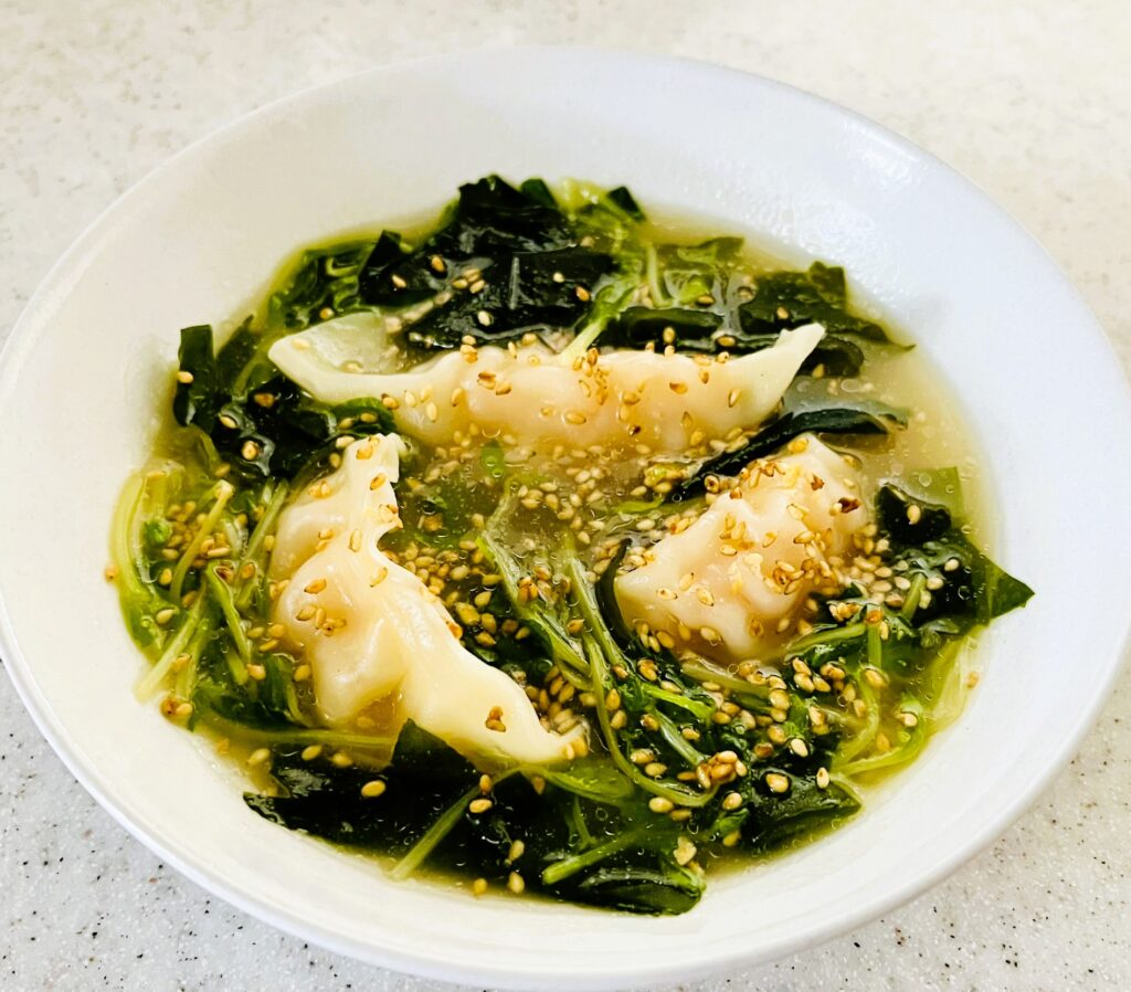 コストコ餃子計画の冷凍えび餃子アレンジレシピ。中華スープ