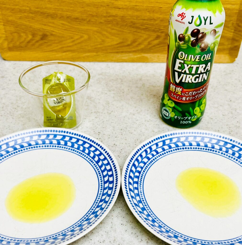 コストコのオリーブオイルをスーパーのものと比較。色は同じ
