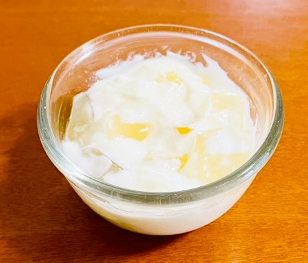 コストコ雪国アグリシャインマスカットゼリーのアレンジ。ヨーグルトと混ぜる