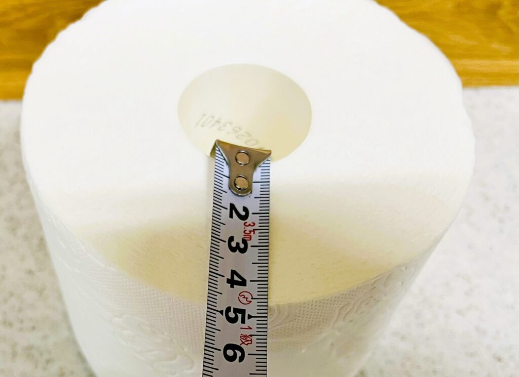 トイレットペーパーのロールの厚みを測定