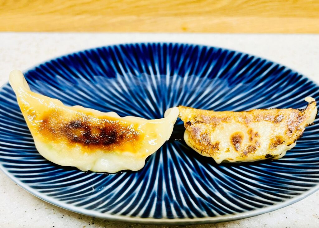 焼いた後のコストコ餃子計画の餃子と味の素餃子