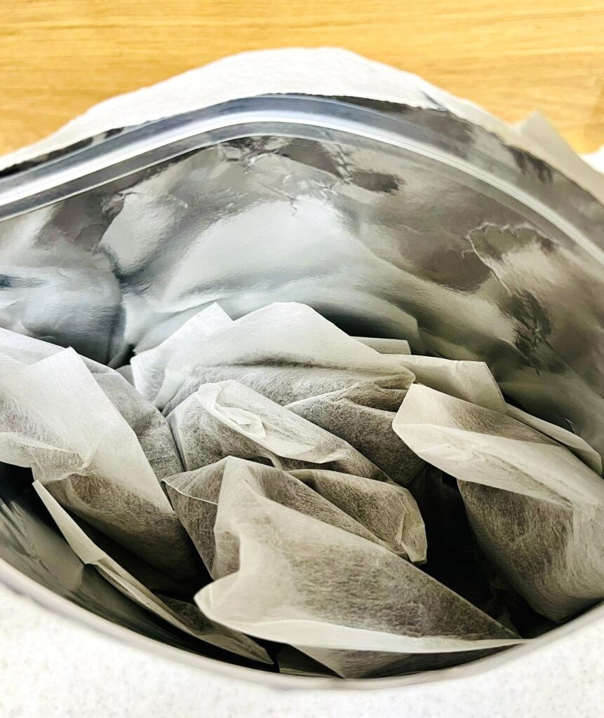 コストコMJB水出しアイスコーヒーの中身。麦茶パックのようなものが40袋入っている。