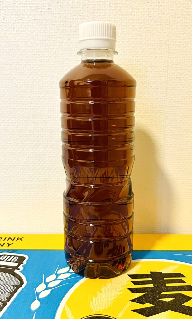 ライフドリンクカンパニーLDCのペットボトル麦茶は500mlボトル。ラベルレス