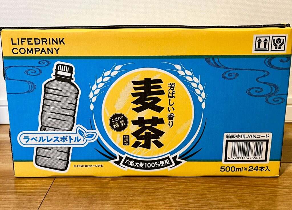ライフドリンクカンパニーLDCの麦茶。水色と黄色の段ボールが目印。500mlが24本入り