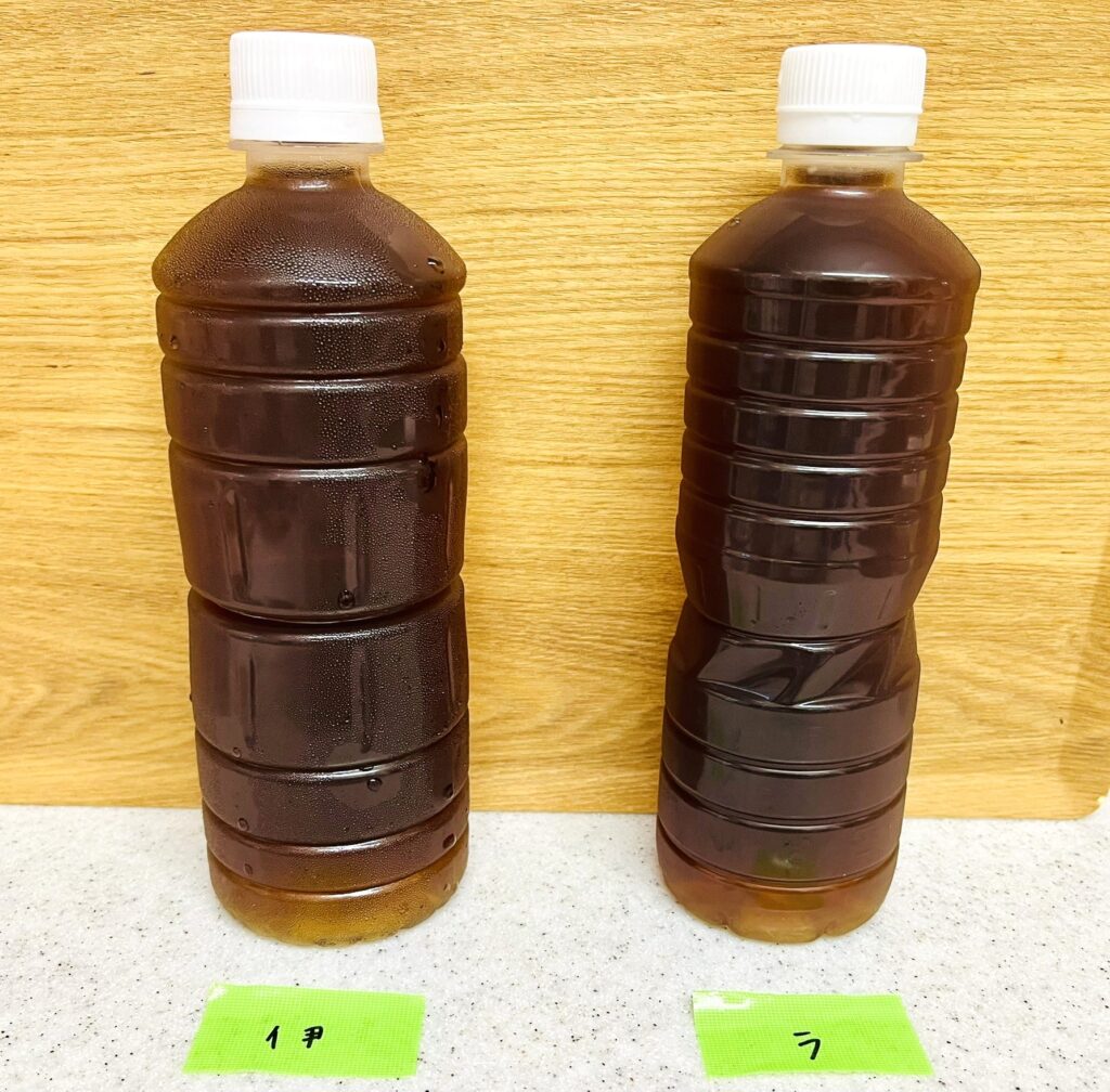 伊藤園の麦茶とライフドリンクカンパニーLDC麦茶。LDCの方がやや色が濃い