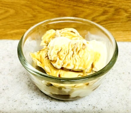 山本珈琲「冷の珈琲」で作ったアフォガード。100円代のアイスに高級感が出て美味しい。