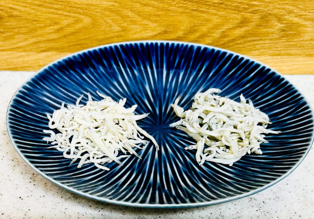 (左)コストコ遠州灘しらす干しと(右)スーパーのしらす干しの比較