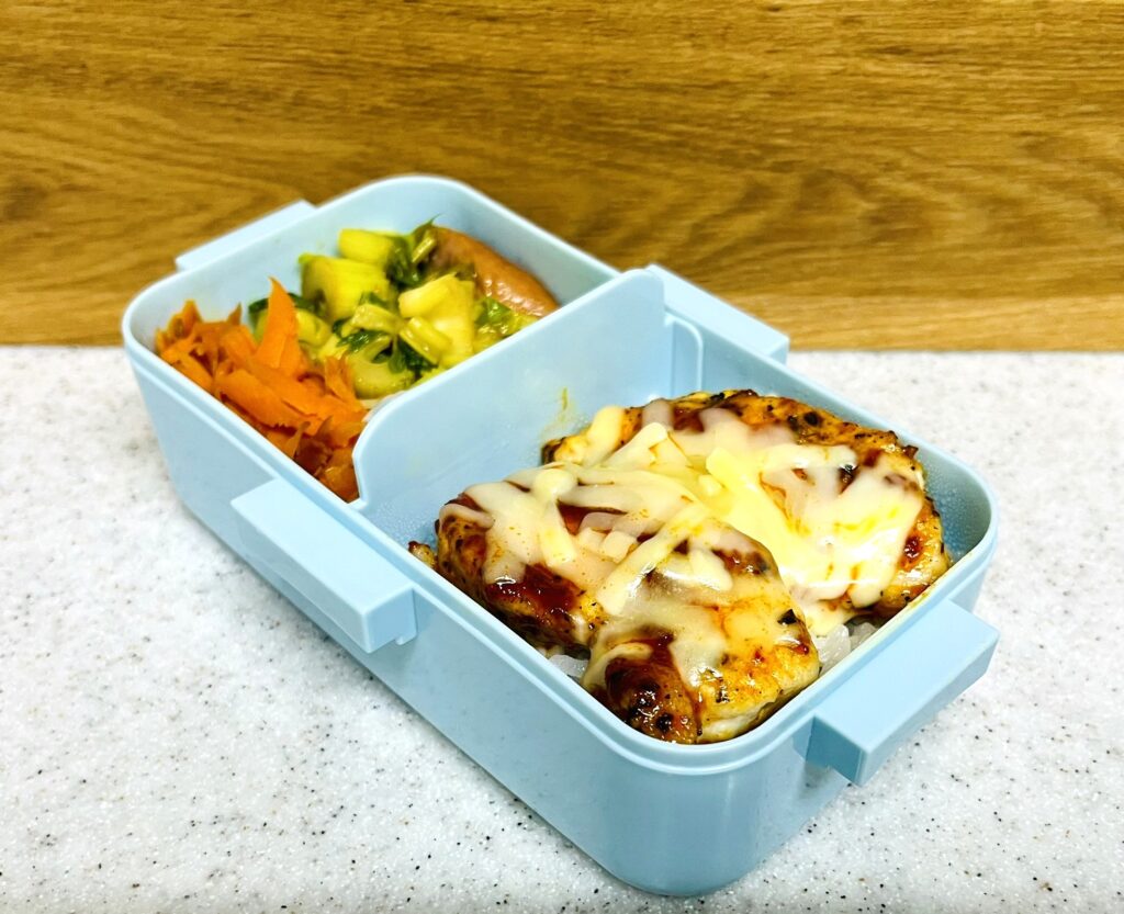 さくらどりむね肉を使った胸肉のチーズタッカルビのっけご飯